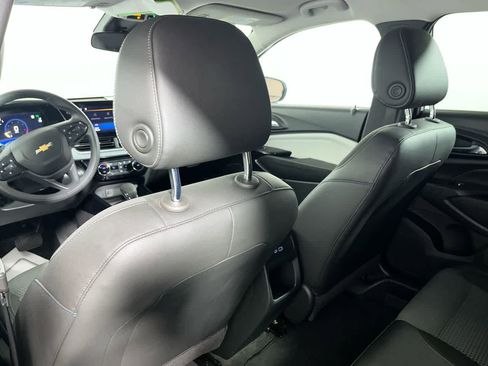 Used 2024 Chevrolet Trax LT image 24