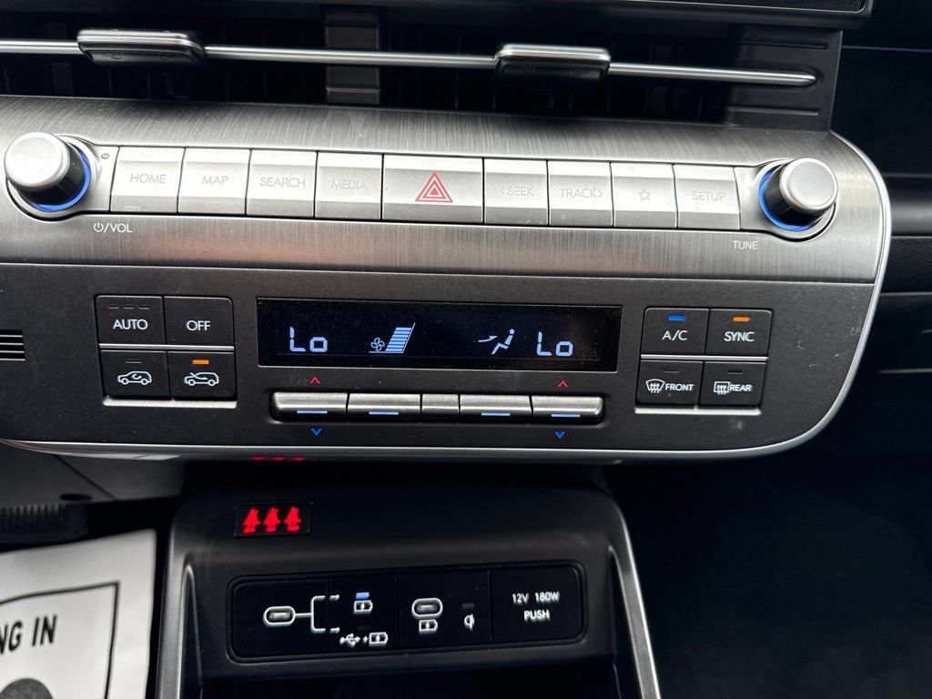 Used 2024 Hyundai Kona Limited AWD/4WD image 26