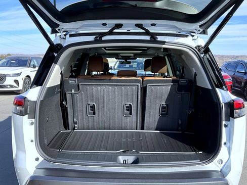 New 2026 Nissan Pathfinder Platinum w/ Cargo Package image 9