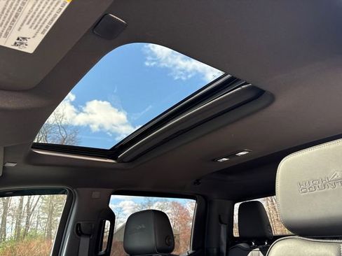 Used 2022 Chevrolet Silverado 1500 High Country w/ Technology Package image 29