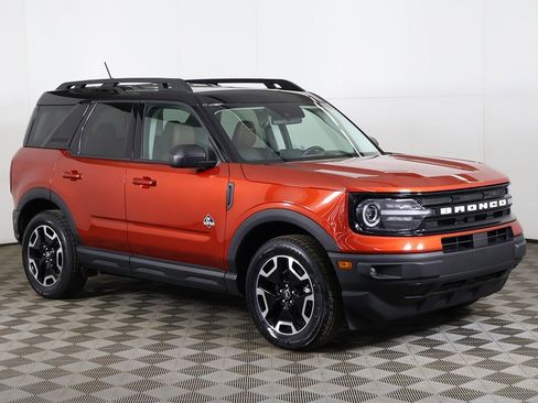 Used 2023 Ford Bronco Sport Outer Banks w/ Tech Package image 2