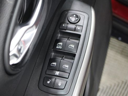 Used 2019 Jeep Cherokee Latitude w/ Popular Appearance Group FWD image 7