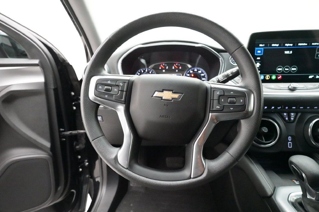 Used 2024 Chevrolet Blazer LT w/ Convenience Package AWD/4WD image 4