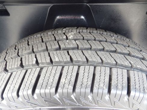 Used 2021 RAM 1500 Tradesman w/ Chrome Appearance Group image 38