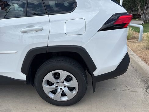 Used 2024 Toyota RAV4 LE AWD/4WD image 3