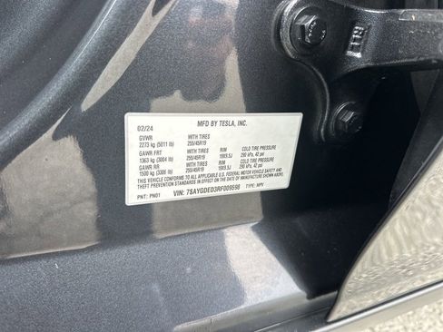 Used 2024 Tesla Model Y 2WD image 36