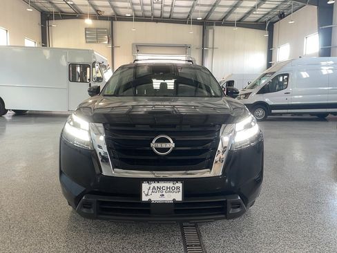 Used 2024 Nissan Pathfinder SV w/ SV Premium Package AWD/4WD image 3