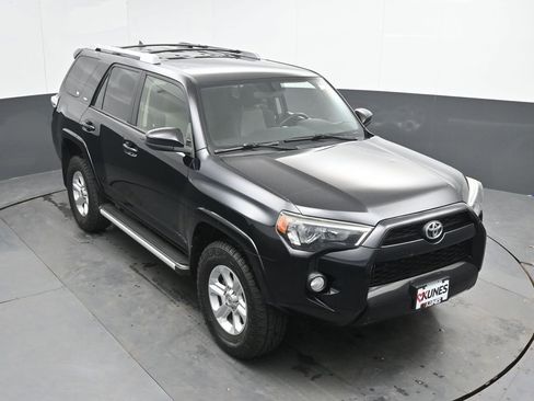 Used 2015 Toyota 4Runner SR5 AWD/4WD image 34