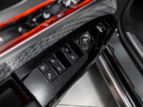 Used 2023 BMW i7 xDrive60 image 56