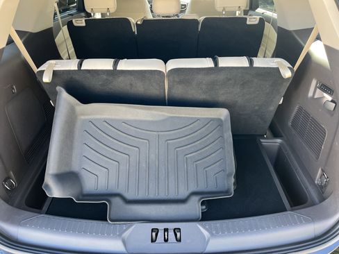 Used 2023 Ford Explorer Platinum w/ Technology Package image 36