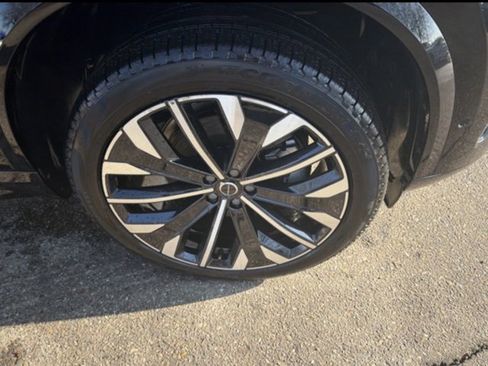 Used 2025 Volvo XC90 B6 Plus image 4