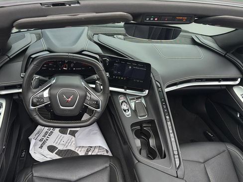 Used 2021 Chevrolet Corvette Stingray Convertible w/ Z51 Performance Package RWD image 16