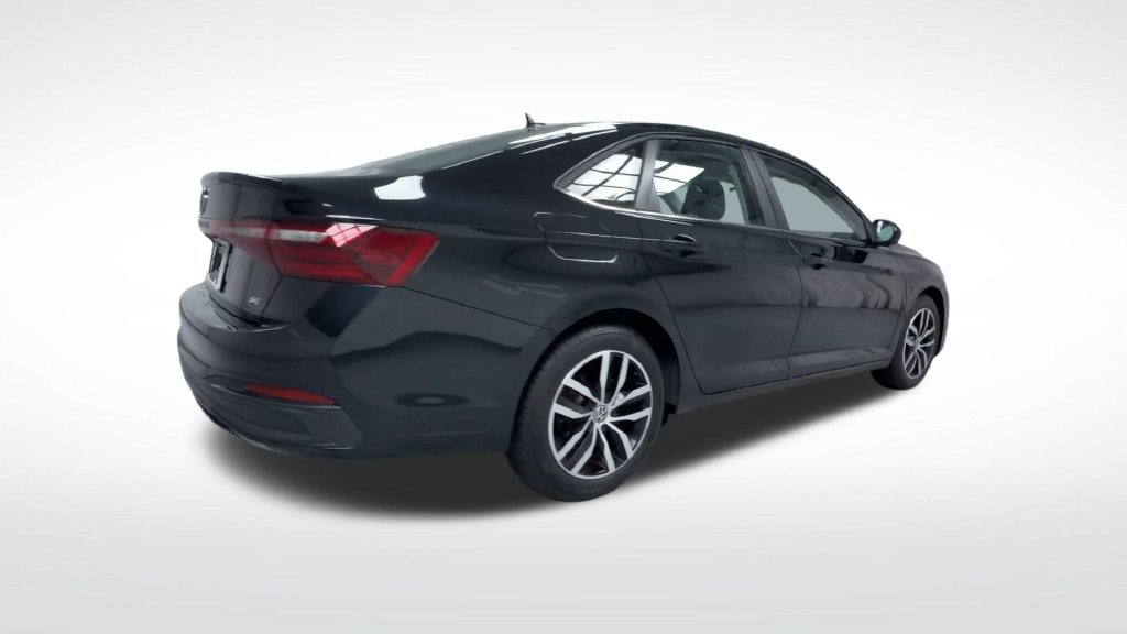 Used 2025 Volkswagen Jetta SE FWD image 8