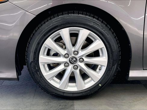 Used 2019 Toyota Camry LE FWD image 6