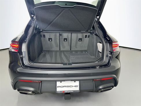 Certified 2026 Porsche Macan AWD/4WD image 36