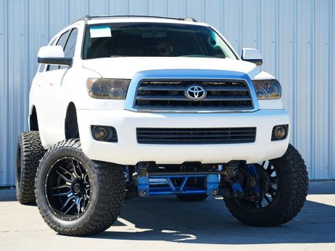 Used 2016 Toyota Sequoia SR5 image 2