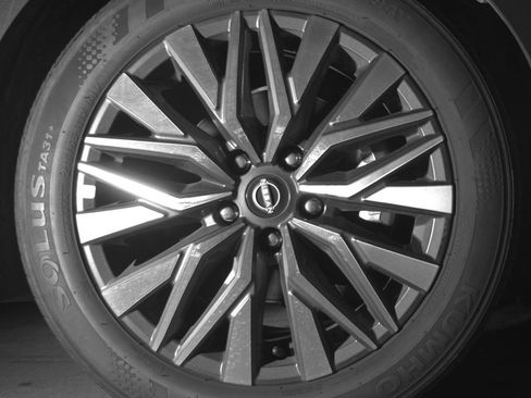 Used 2025 Nissan Altima 2.5 SV FWD image 13