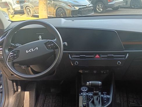 Used 2023 Kia Niro FWD image 17