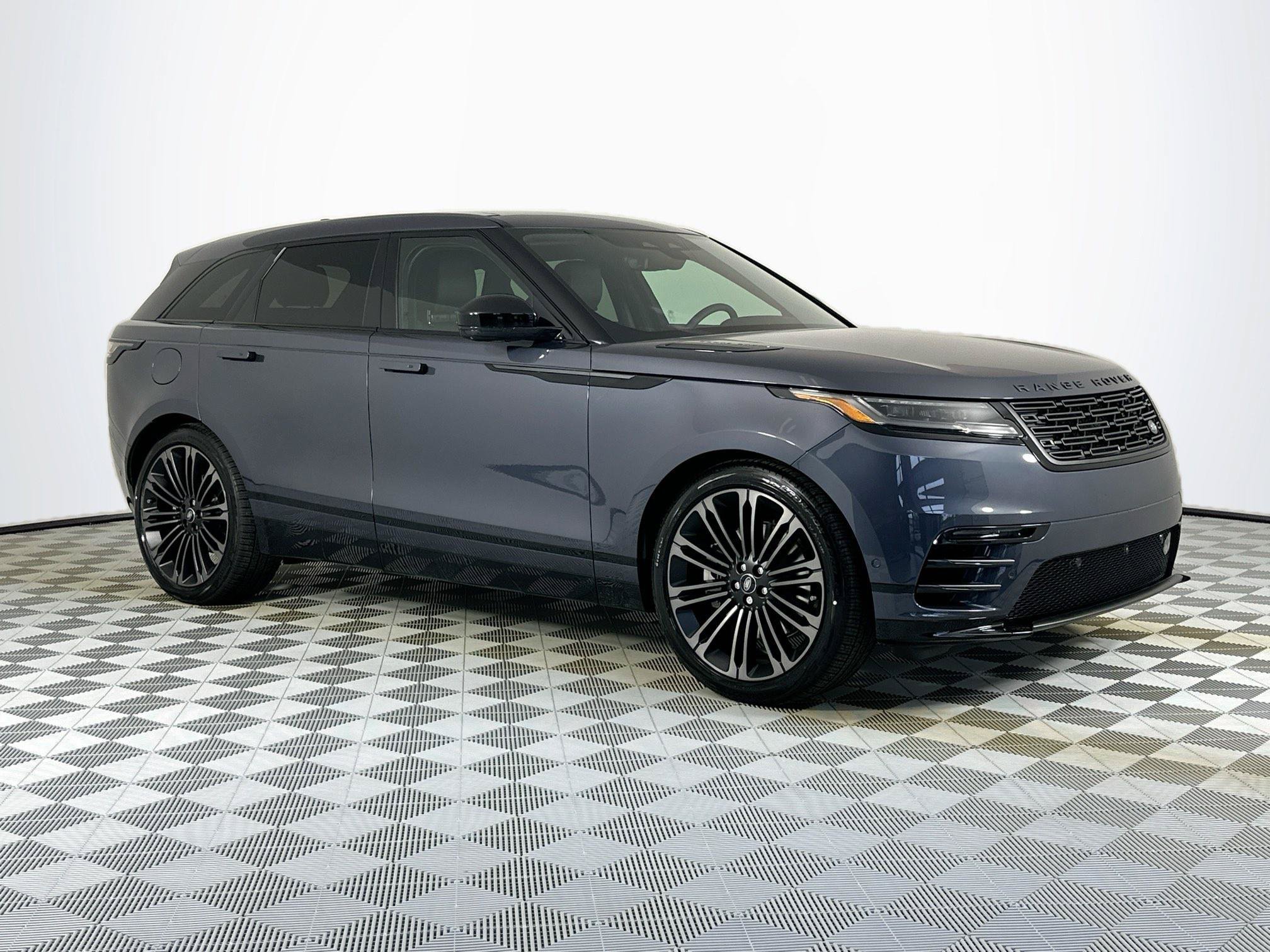 Used 2026 Land Rover Range Rover Velar Dynamic SE AWD/4WD image 3