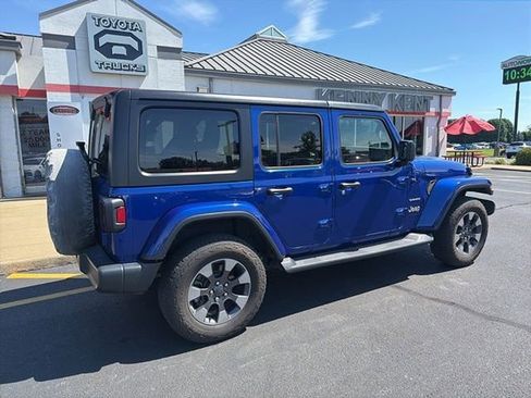 Used 2018 Jeep Wrangler Unlimited Sahara AWD/4WD image 10