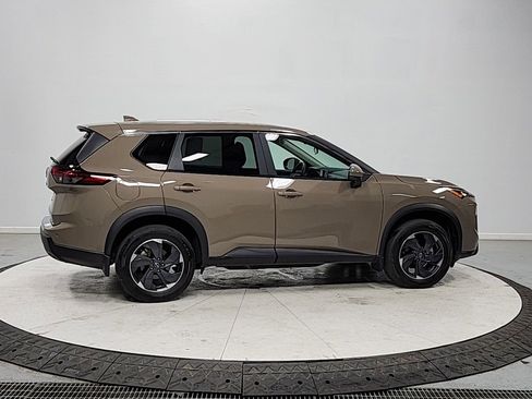 Used 2025 Nissan Rogue SV image 8