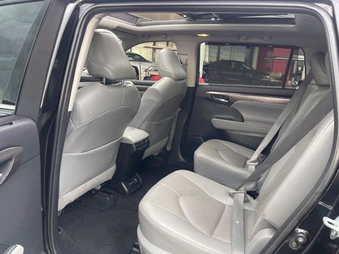 Used 2021 Toyota Highlander Platinum image 22