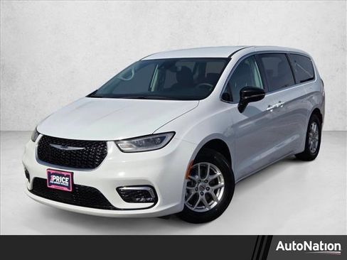 Used 2024 Chrysler Pacifica Touring-L image 1