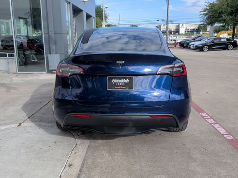 Used 2022 Tesla Model Y Long Range AWD/4WD image 9
