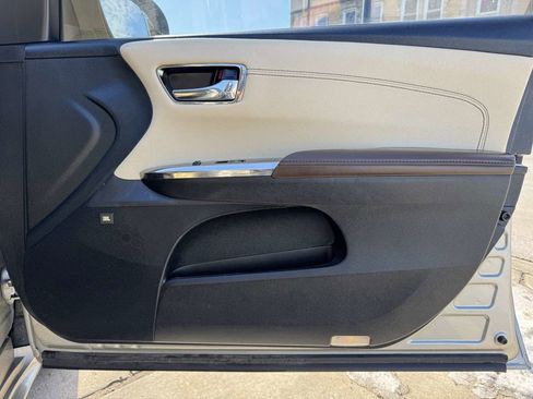 Used 2016 Toyota Avalon Limited w/ Toyota Safety Sense Package image 36