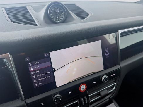 Certified 2023 Porsche Macan image 17