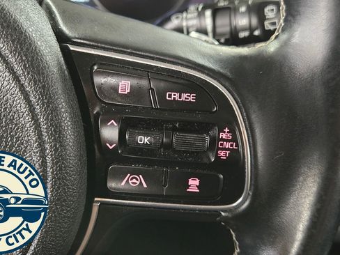 Used 2022 Kia Niro EX w/ Cold Weather Package FWD image 13
