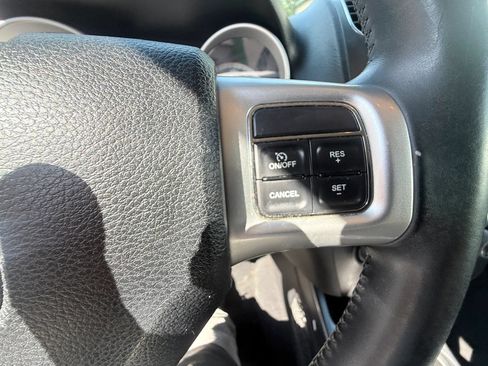 Used 2012 Dodge Journey SXT w/ Comfort/Convenience Group AWD/4WD image 19