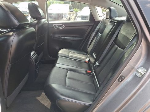 Used 2019 Nissan Sentra SR w/ Premium Package (SR) FWD image 9