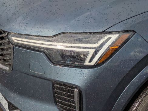 New 2026 Volvo XC90 B6 Plus w/ Protection Package Premier image 10