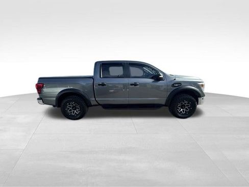Used 2017 Nissan Titan SV image 18