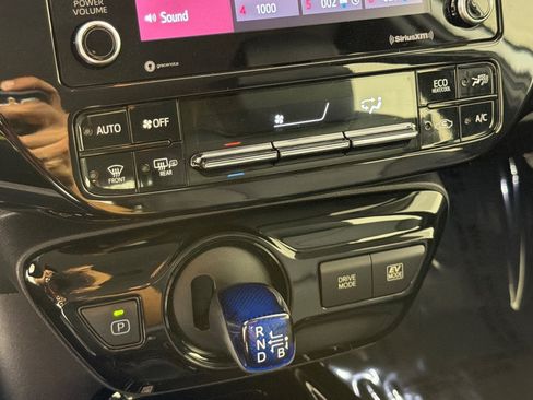 Used 2022 Toyota Prius XLE FWD image 19