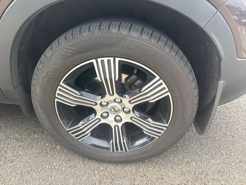 Used 2019 Volvo XC40 T5 Inscription image 12