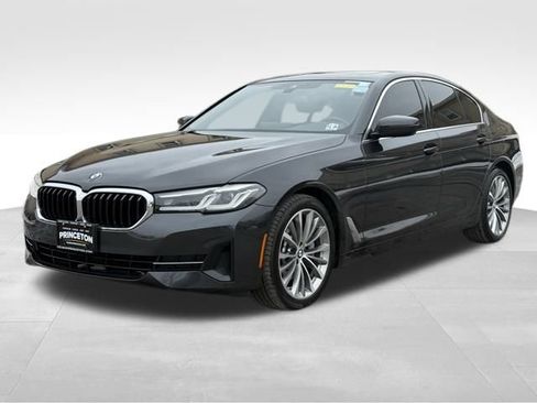 Used 2022 BMW 530i xDrive 530i xDrive w/ Convenience Package image 3