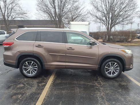 Used 2017 Toyota Highlander XLE image 25