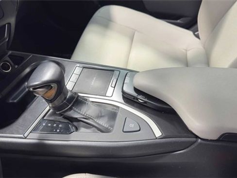 Used 2022 Lexus UX 200 w/ Premium Package image 23