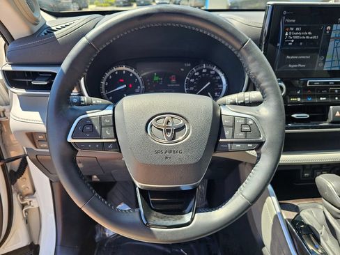 Used 2020 Toyota Highlander Platinum AWD/4WD image 30