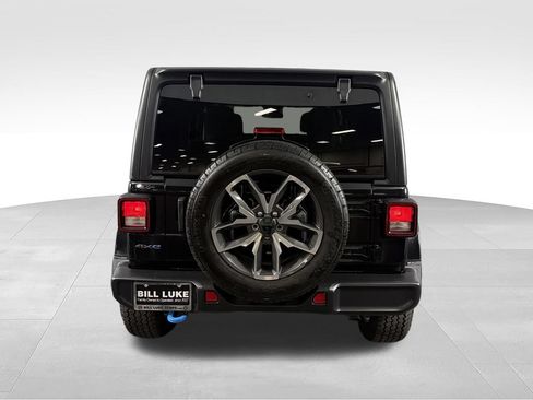 Used 2024 Jeep Wrangler Unlimited w/ Convenience Group AWD/4WD image 9