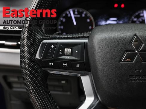 Used 2023 Mitsubishi Outlander SE AWD/4WD image 15