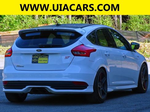 Used 2017 Ford Focus ST FWD image 9