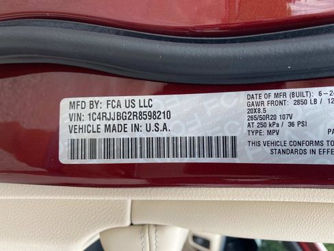 Used 2024 Jeep Grand Cherokee L Limited w/ Luxury Tech Group II RWD image 27