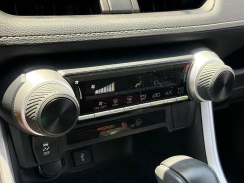 Used 2022 Toyota RAV4 LE w/ Carpet Mat Package (TMS) FWD image 9