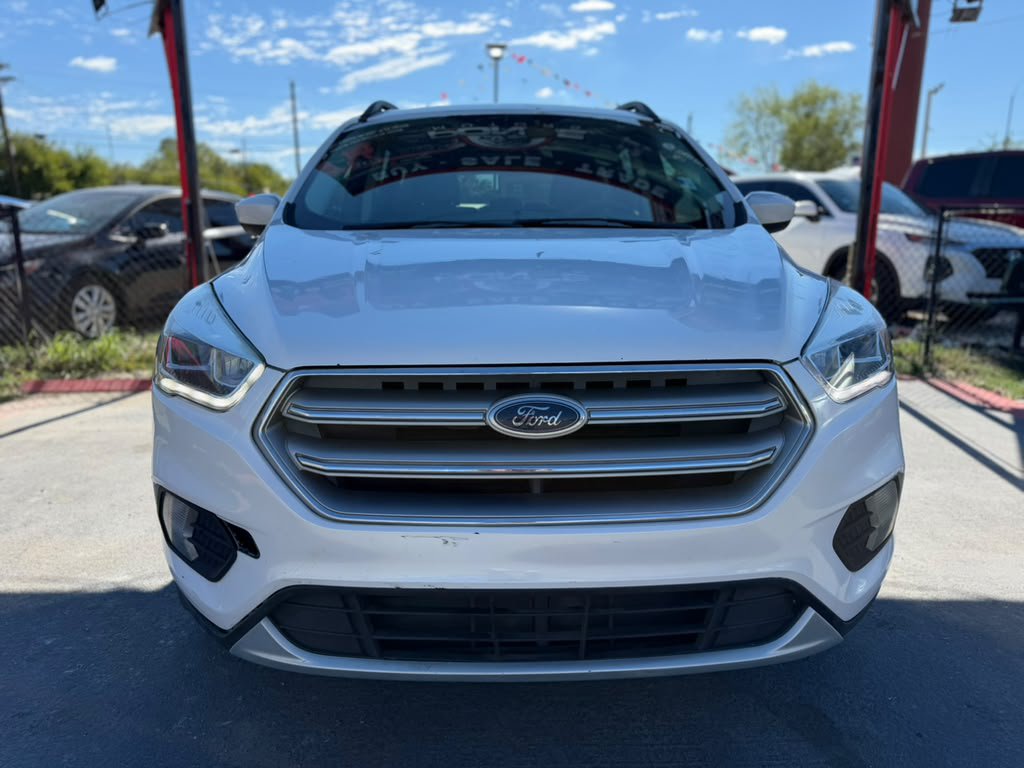 Used 2017 Ford Escape SE w/ Equipment Group 201A FWD image 2
