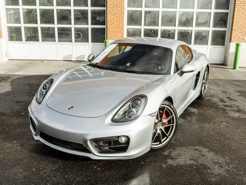 Used 2016 Porsche Cayman S image 2