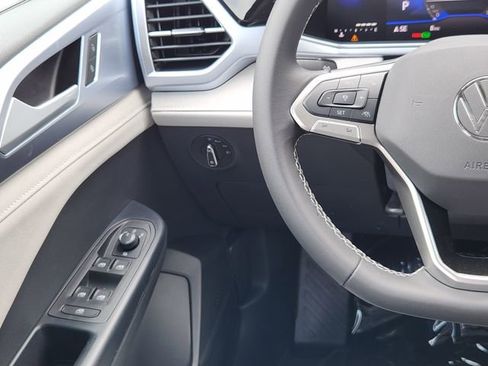 New 2025 Volkswagen Taos SE image 25