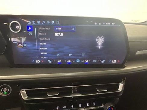Used 2025 Chevrolet Traverse LT AWD/4WD image 23